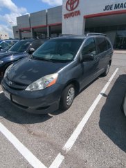 Used 2010 Toyota Sienna LE image 1
