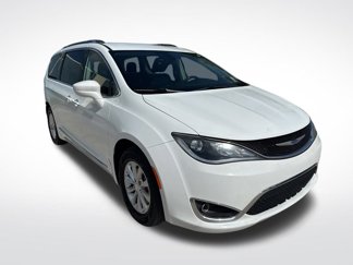 Used 2019 Chrysler Pacifica Touring-L image 1