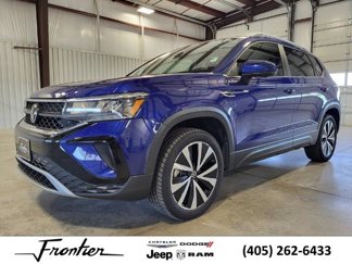 Used 2023 Volkswagen Taos SE w/ Panoramic Sunroof Package image 1