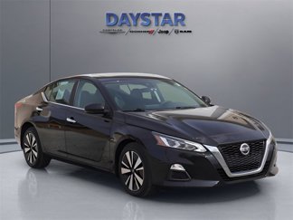 Used 2022 Nissan Altima 2.5 SV w/ SV Premium Package image 1