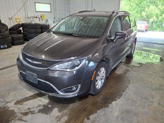 Used 2019 Chrysler Pacifica Touring-L image 1
