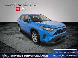 Used 2019 Toyota RAV4 LE image 1
