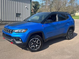 Used 2025 Jeep Compass Trailhawk image 1