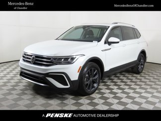 Used 2023 Volkswagen Tiguan SE w/ Panoramic Sunroof Package image 1