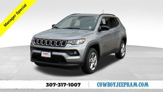 Used 2023 Jeep Compass Latitude image 1