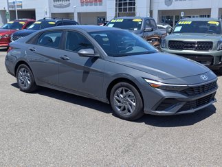 Used 2024 Hyundai Elantra SEL image 1