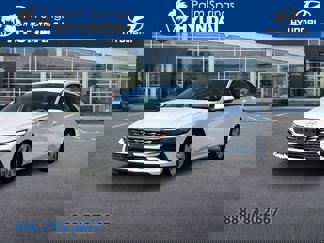 New 2025 Hyundai Elantra SE image 1