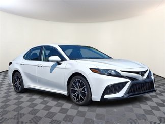 Used 2023 Toyota Camry SE image 1