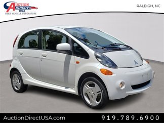 Used 2016 Mitsubishi i ES image 1