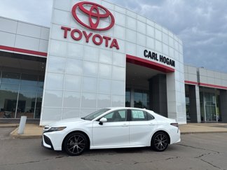 Used 2023 Toyota Camry SE image 1