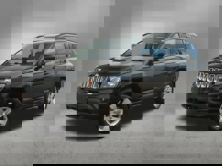 Used 2017 Jeep Compass Latitude image 1