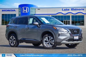 Used 2021 Nissan Rogue SV image 1