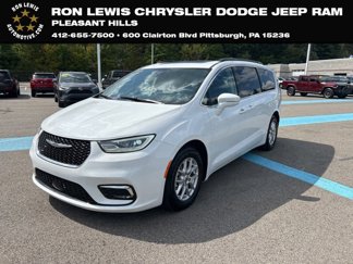 Used 2022 Chrysler Pacifica Touring-L image 1