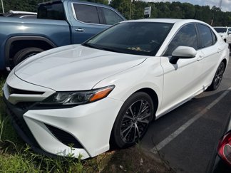 Used 2020 Toyota Camry SE image 1