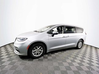 Used 2023 Chrysler Pacifica Touring-L image 1