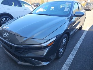 Used 2024 Hyundai Elantra SEL image 1