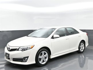 Used 2014 Toyota Camry SE image 1