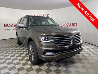 Used 2016 Lincoln Navigator Select image 1