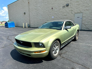 Used 2005 Ford Mustang Convertible image 1