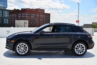 Used 2025 Porsche Macan image 1