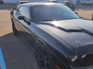 Used 2016 Dodge Challenger SXT image 1