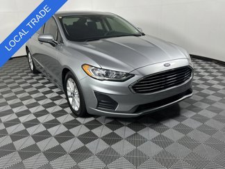 Used 2020 Ford Fusion SE image 1