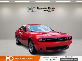 Used 2019 Dodge Challenger SXT image 1