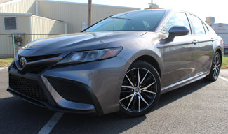 Used 2021 Toyota Camry SE image 1