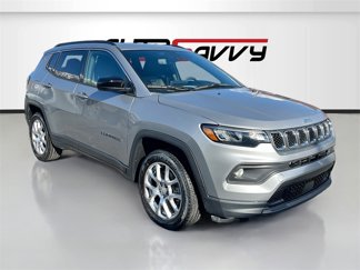 Used 2023 Jeep Compass Latitude image 1