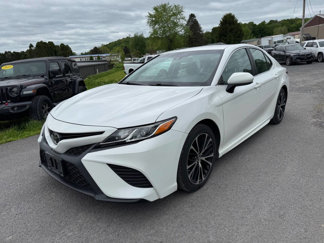 Used 2018 Toyota Camry SE image 1