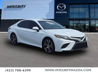 Used 2020 Toyota Camry SE w/ Blackout Package image 1