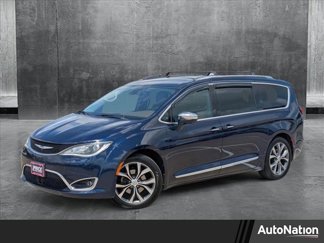 Used 2017 Chrysler Pacifica Limited image 1