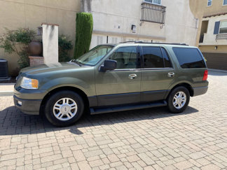 Used 2004 Ford Expedition XLT image 1