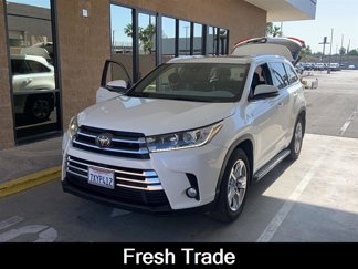 Used 2017 Toyota Highlander Limited image 1