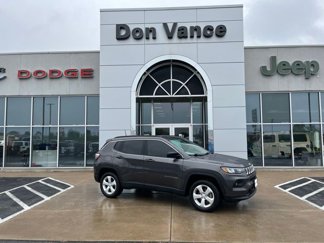 Used 2022 Jeep Compass Latitude image 1