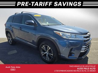 Used 2017 Toyota Highlander LE image 1