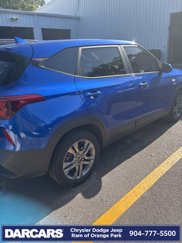 Used 2023 Kia Seltos LX image 1