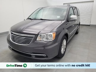 Used 2016 Chrysler Town & Country Limited image 1