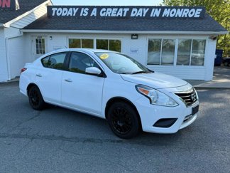 Used 2018 Nissan Versa SV image 1