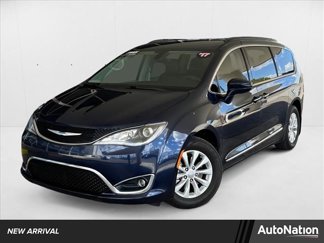 Used 2017 Chrysler Pacifica Touring-L image 1