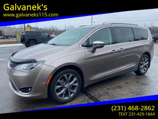 Used 2017 Chrysler Pacifica Limited image 1