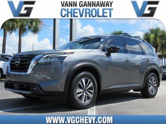 Used 2022 Nissan Pathfinder SL image 1