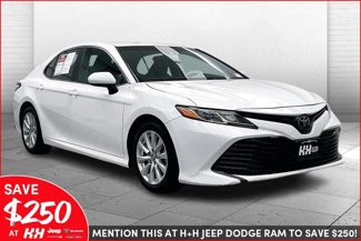 Used 2018 Toyota Camry LE image 1