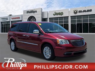 Used 2013 Chrysler Town & Country Limited image 1
