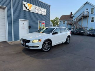 Used 2015 Volvo V60 T5 Cross Country Platinum image 1