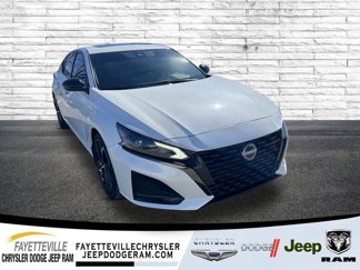 Used 2023 Nissan Altima 2.5 SR w/ SR Premium Package image 1