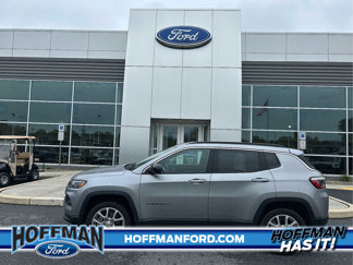 Used 2023 Jeep Compass Latitude image 1