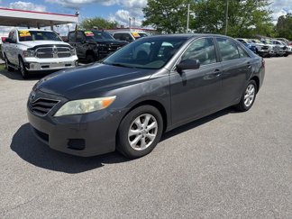 Used 2010 Toyota Camry LE image 1