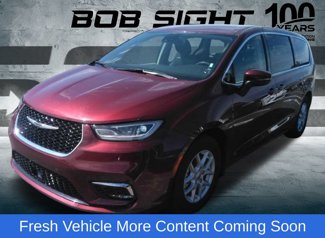 Used 2023 Chrysler Pacifica Touring-L image 1