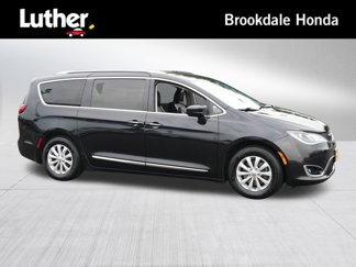 Used 2019 Chrysler Pacifica Touring-L w/ Premium Audio Group image 1